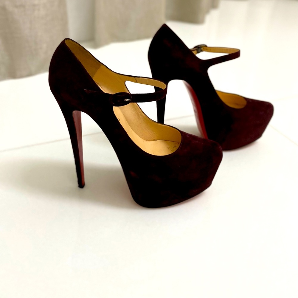 Classic Christian Louboutin Lady Daffodil Heels in suede Burgundy!!
